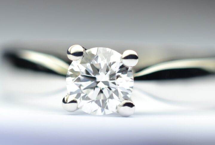 anello-con-diamante-solitario-0-38-carati-f-vs1