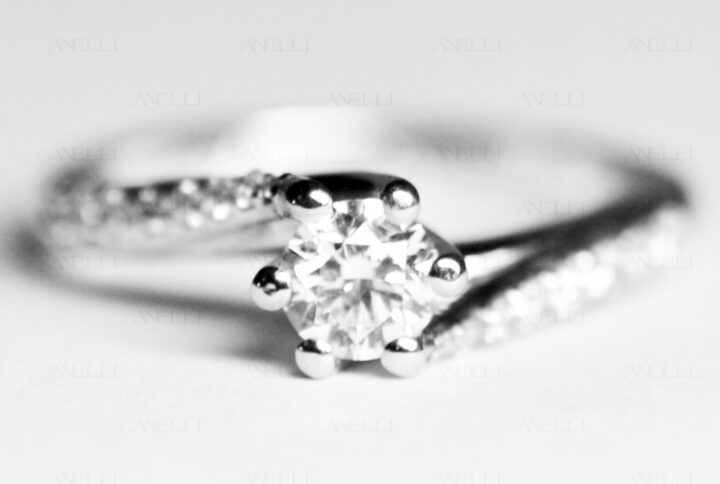 anello-con-diamanti-laterali-0-60-carati-d-vvs1