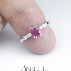 anello-con-rubino-e-diamanti-laterali-1