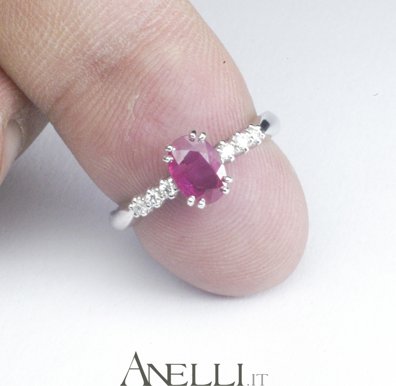 anello-con-rubino-e-diamanti-laterali-1