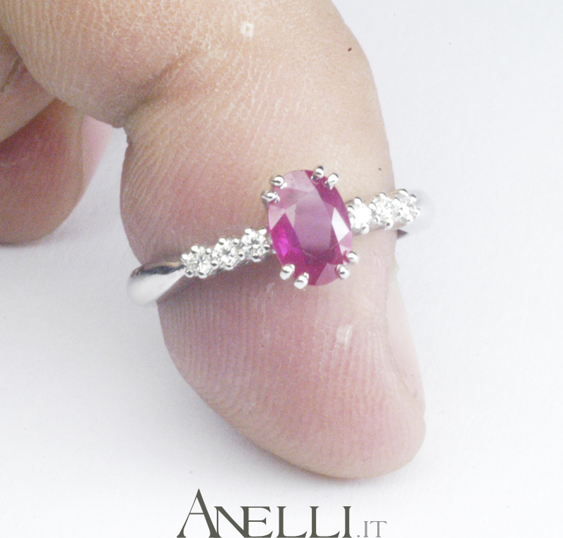anello-con-rubino-e-diamanti-laterali-2