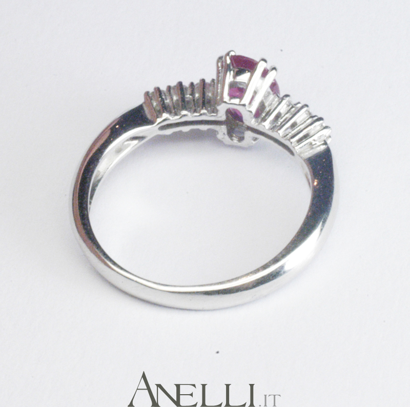 anello-con-rubino-e-diamanti-laterali-3