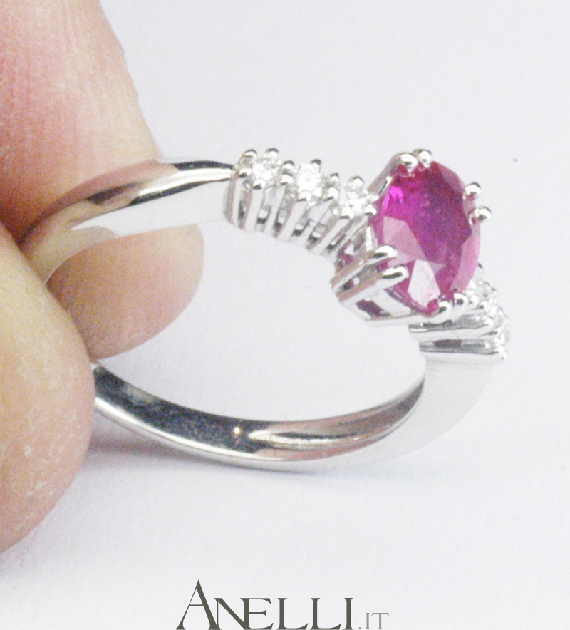 anello-con-rubino-e-diamanti-laterali-4