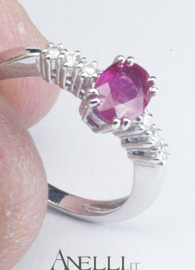 anello-con-rubino-e-diamanti-laterali-5