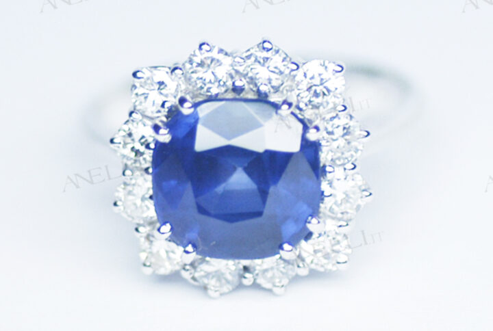 anello-con-zaffiro-naturale-blu-e-diamanti-4