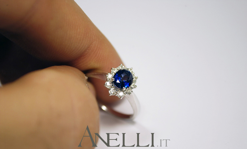 anello-con-zaffiro-naturale-e-diamanti-8_1