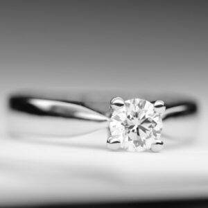 anello-da-fidanzamento-con-diamante-0-45-ct-e-vs1-3