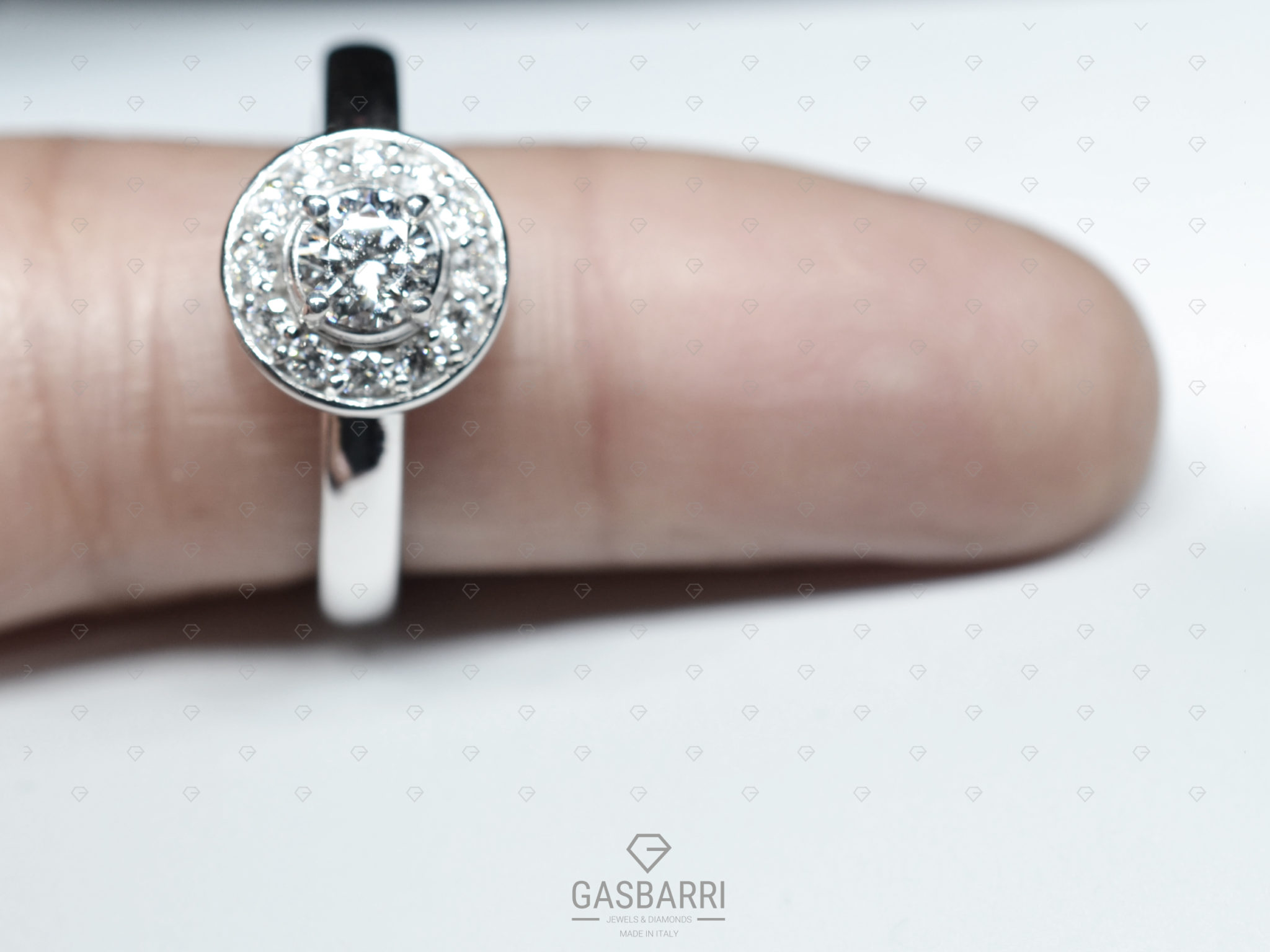 anello-da-fidanzamento-con-diamante-centrale-4