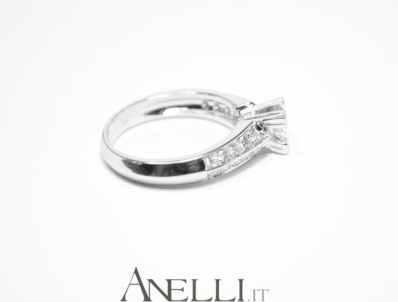 anello-da-fidanzamento-con-diamanti-0-65-carati-totali-2