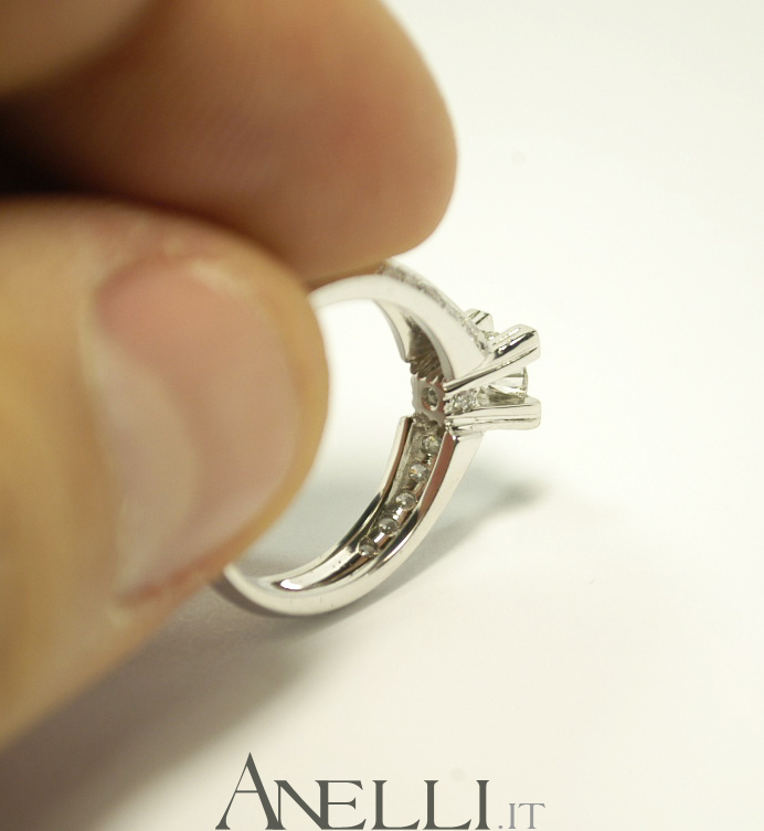 anello-da-fidanzamento-con-diamanti-0-65-carati-totali-3