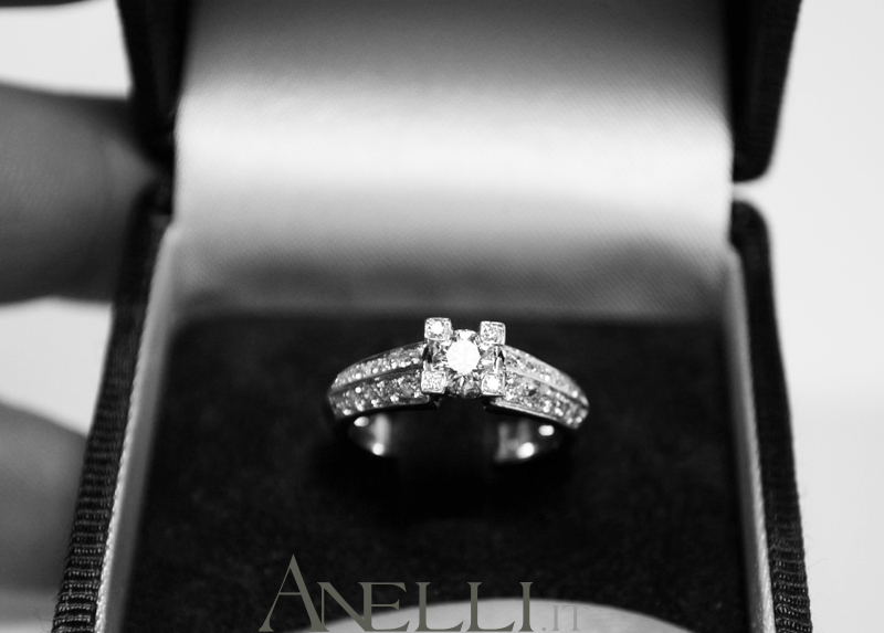 anello-da-fidanzamento-con-diamanti-0-65-carati-totali-7