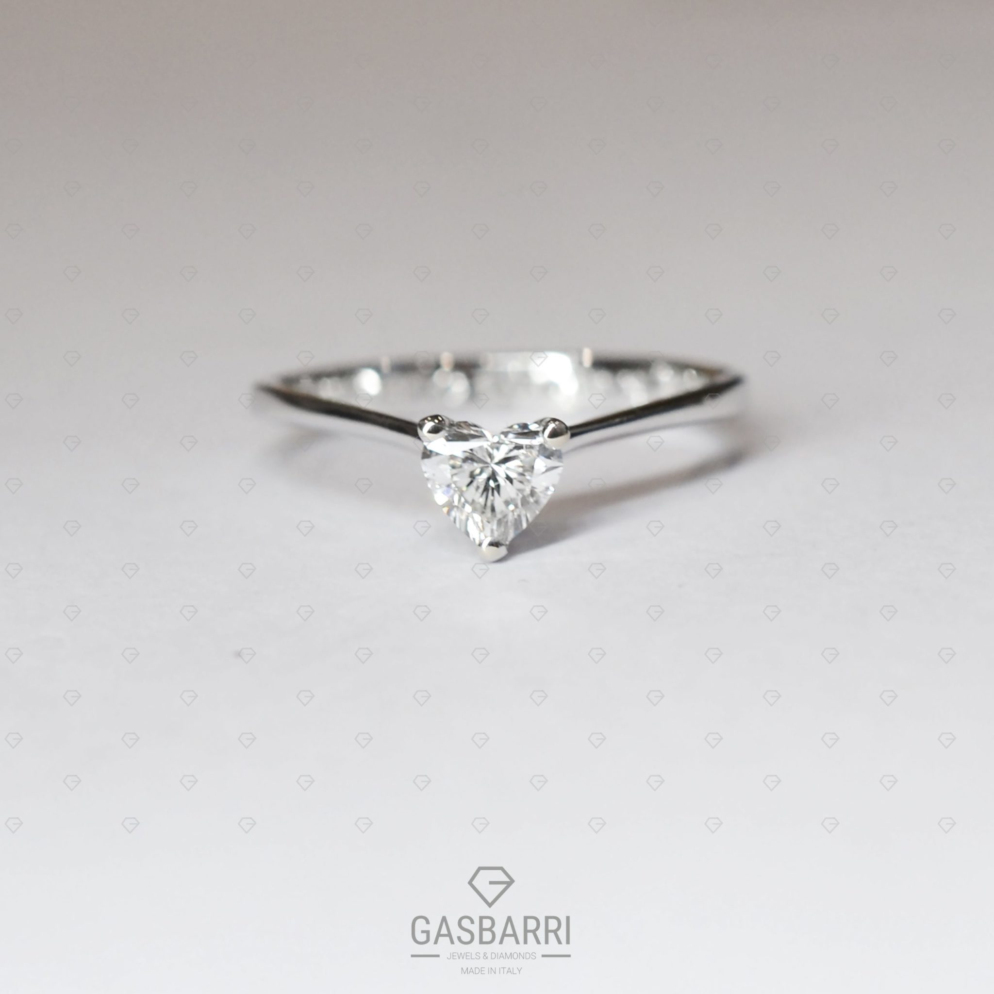 anello-diamante-cuore-0-50-f-vvs1-1