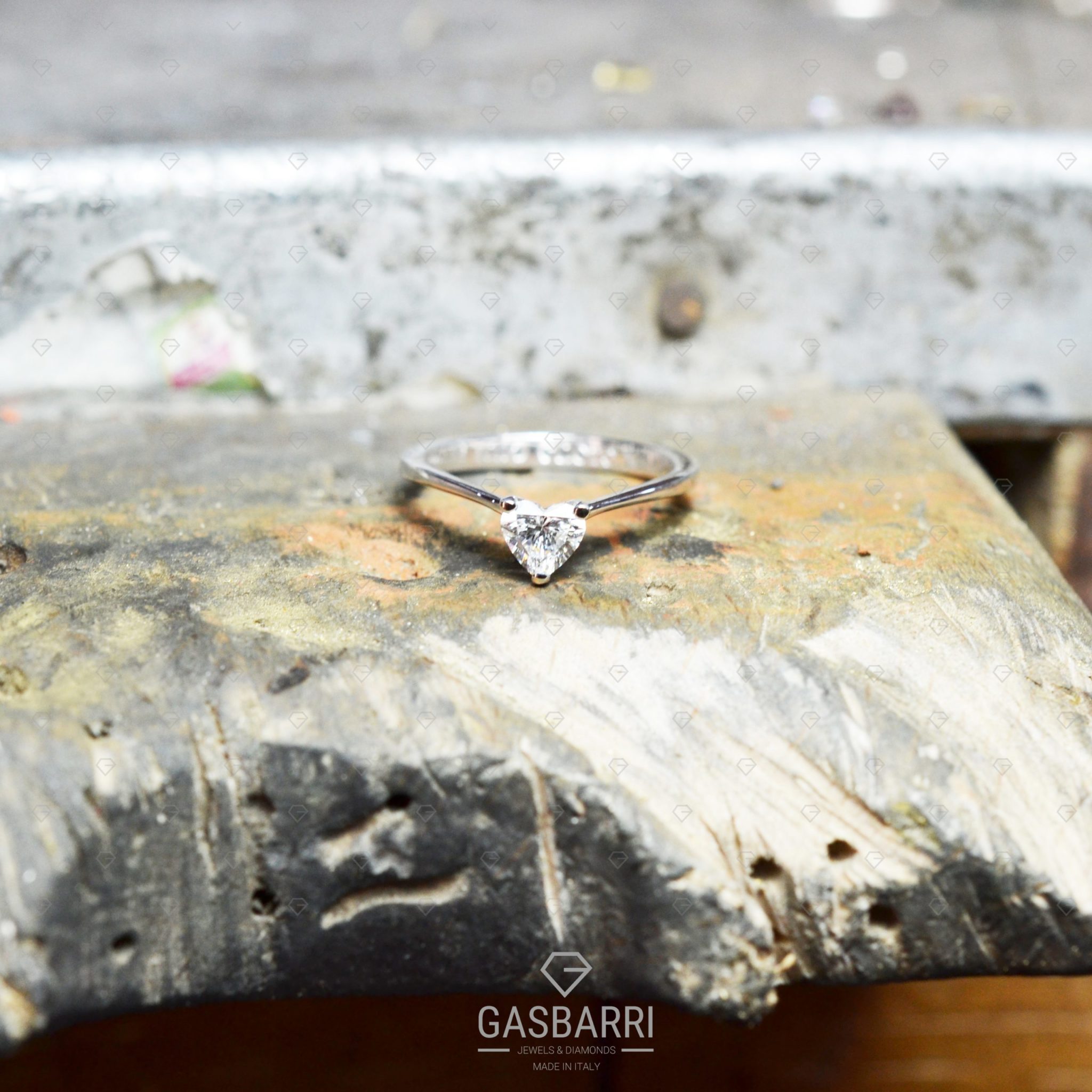 anello-diamante-cuore-0-50-f-vvs1-3