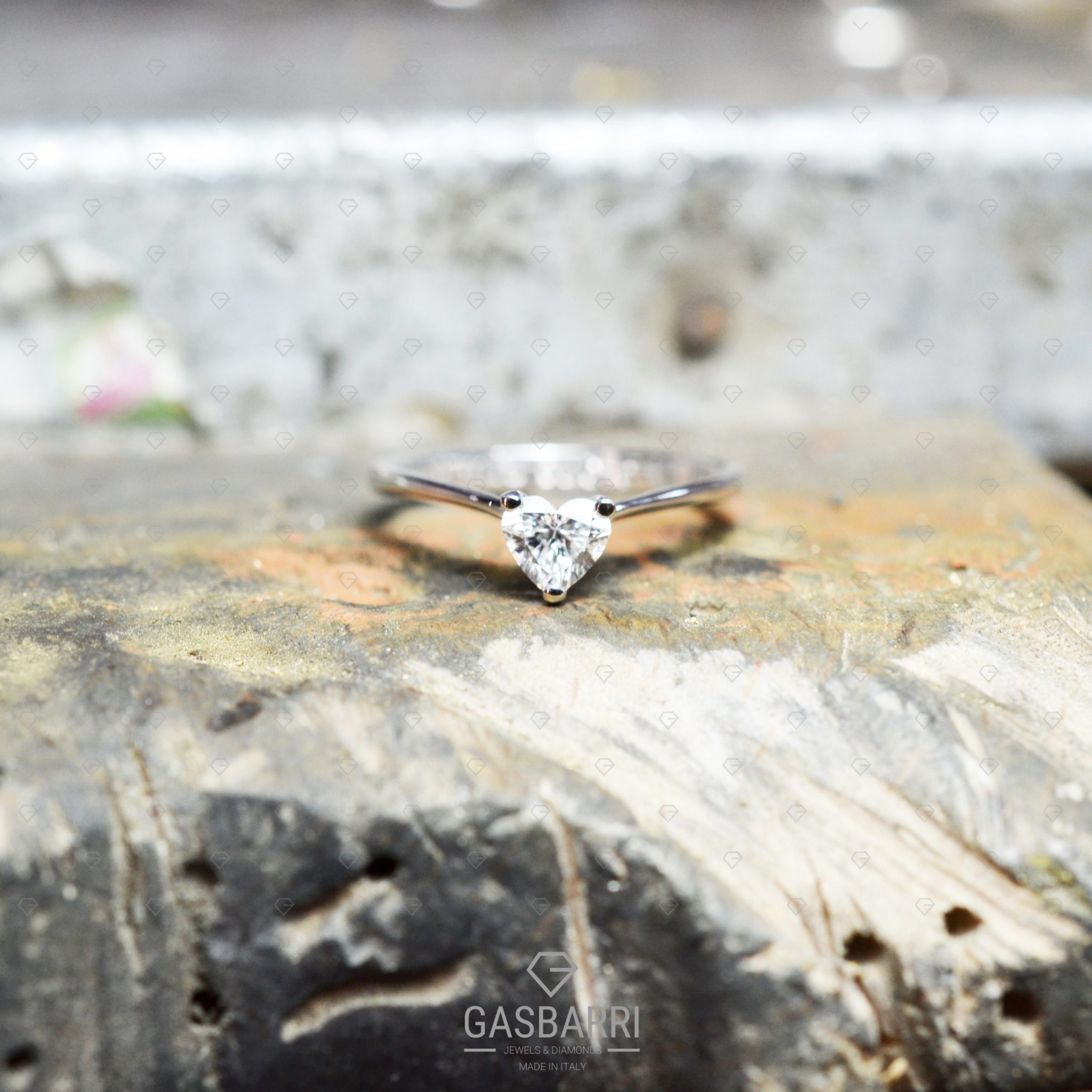anello-diamante-cuore-0-50-f-vvs1-7
