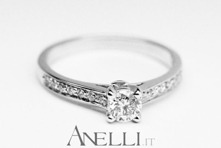 anello-elegante-con-diamante-solitario-4
