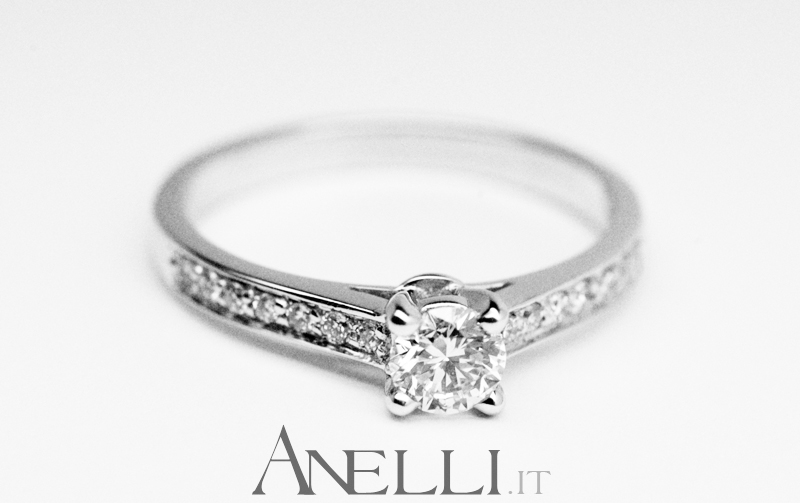 anello-elegante-con-diamante-solitario-4