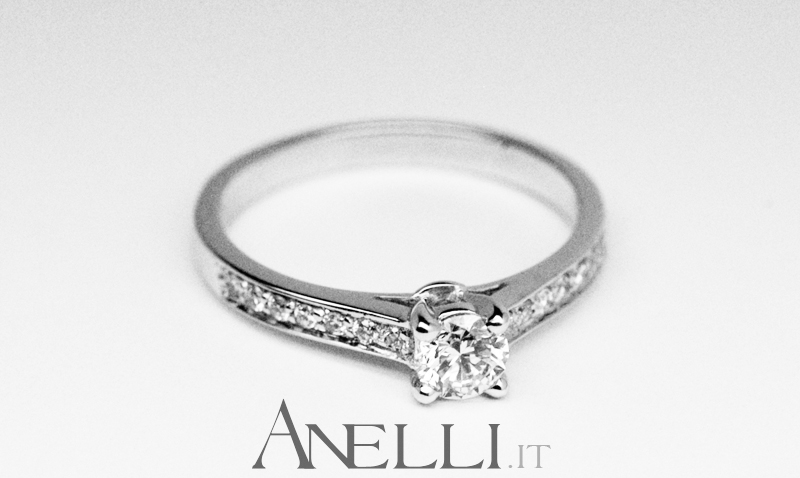 anello-elegante-con-diamante-solitario-5