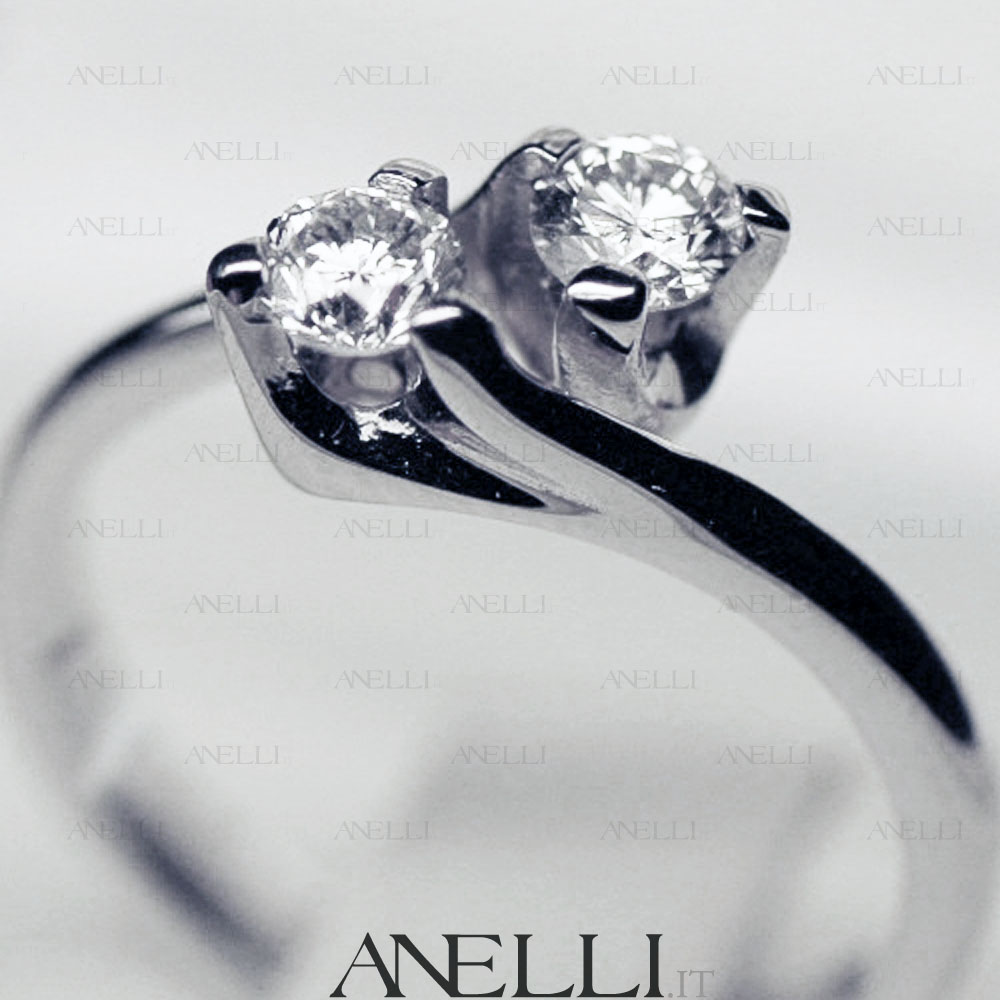 anello-giulietta-e-romeo-da-mezzo-carato-f-vs1-1