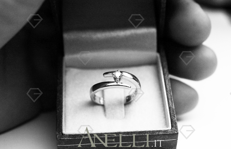 anello-solitario-0-085-carati-10