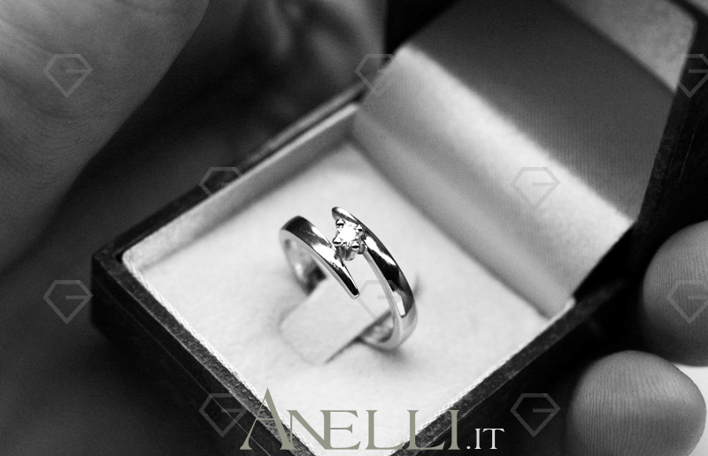 anello-solitario-0-085-carati-9