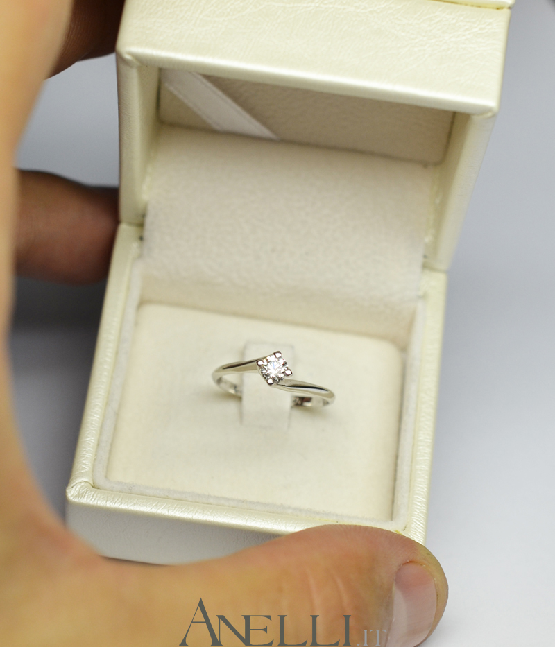 anello-solitario-0-20-carati-colore-d-purezza-vs1-5