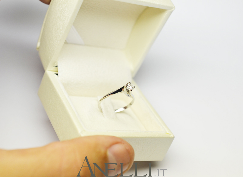anello-solitario-0-20-carati-colore-d-purezza-vs1-7