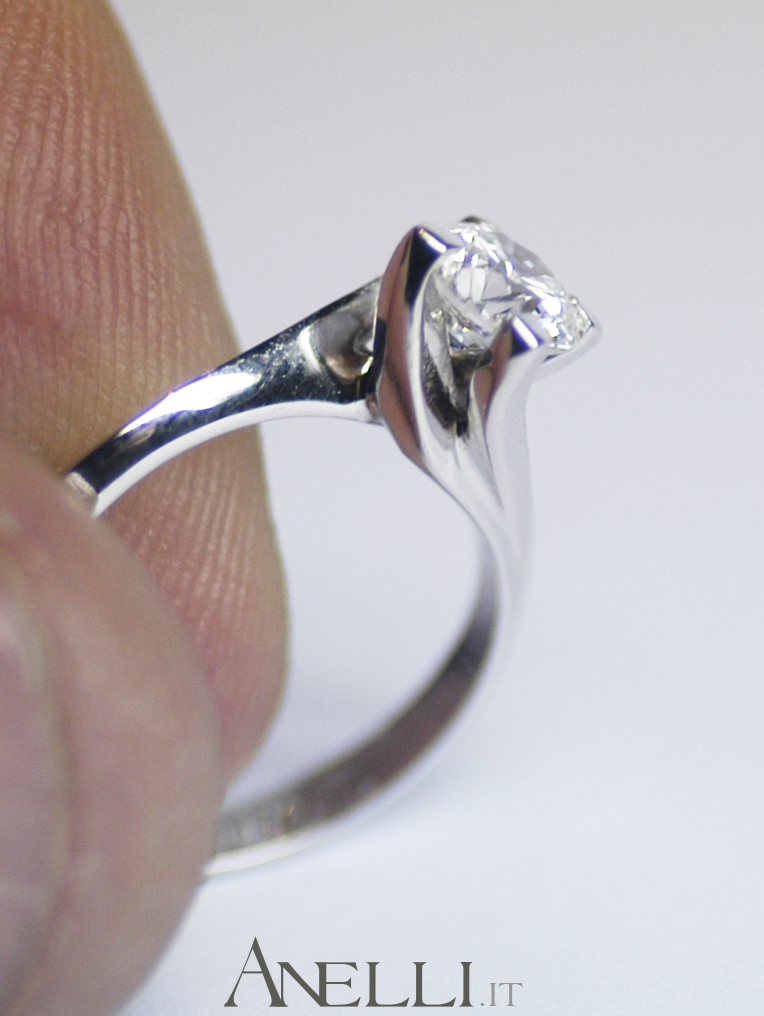 anello-solitario-0-70-carati-f-vs1-1