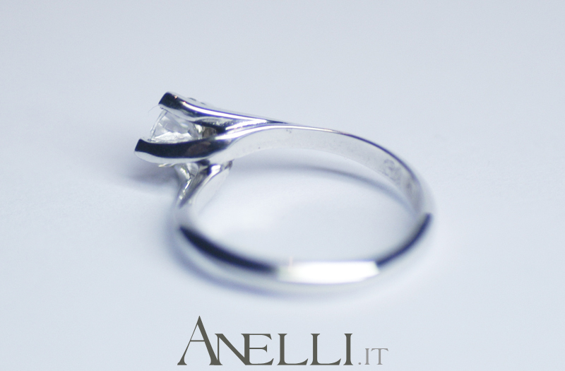 anello-solitario-0-70-carati-f-vs1-10