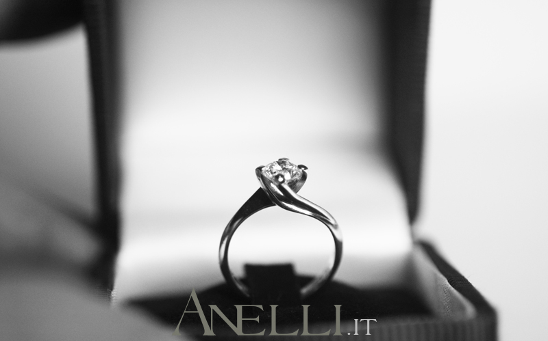 anello-solitario-0-70-carati-f-vs1-4