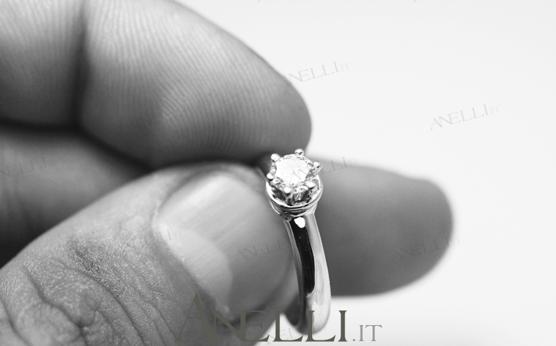 anello-solitario-con-diamante-di-0-32-f-vs1-1