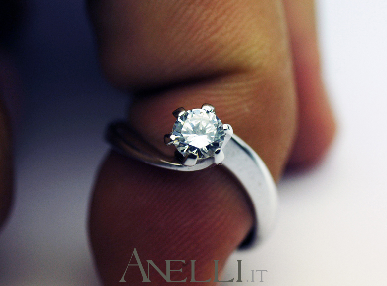 anello-solitario-con-diamante-di-mezzo-carato-5