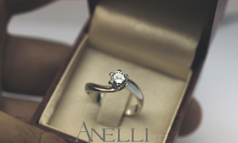 anello-solitario-con-diamante-di-mezzo-carato-6