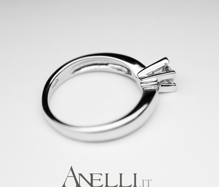 anello-solitario-con-griffe-a-triangolo-6