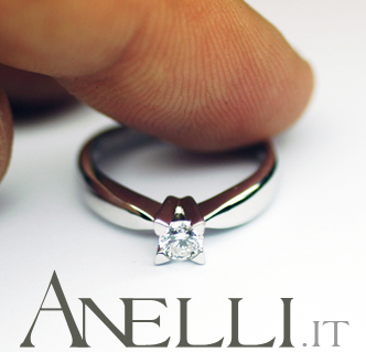 anello-solitario-con-griffe-a-triangolo-8