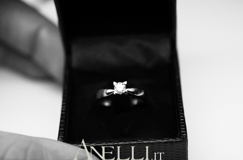 anello-solitario-con-griffe-a-triangolo-f-if-6