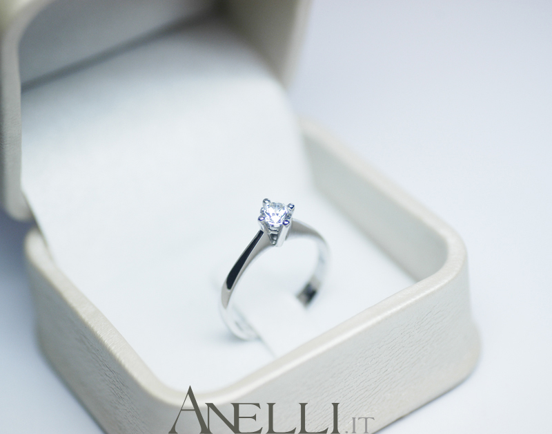 anello-solitario-diamante-0-32-carati-1