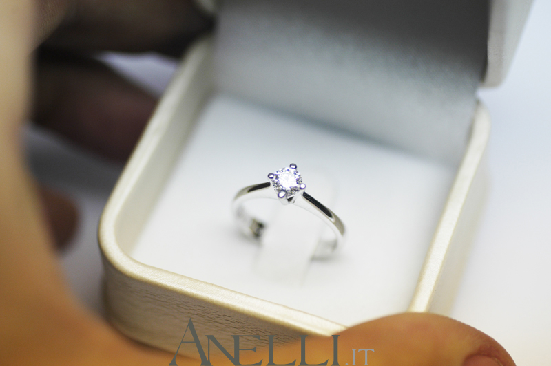 anello-solitario-diamante-0-32-carati-2