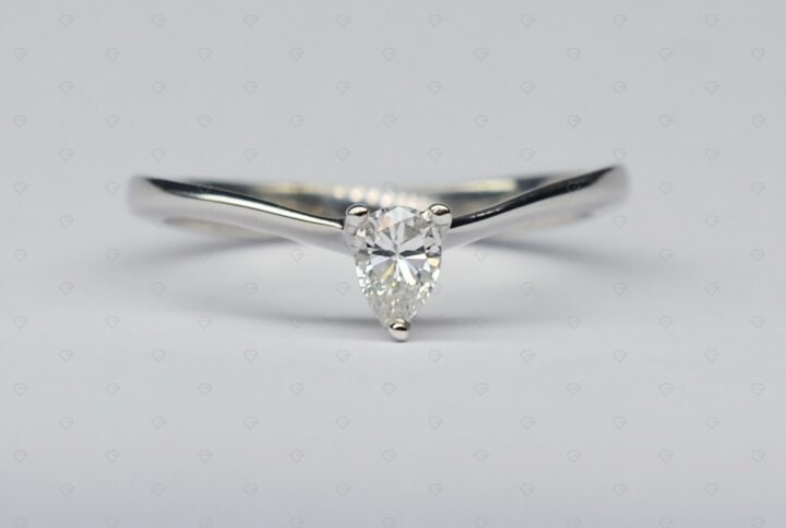 anello-solitario-diamante-a-goccia-1