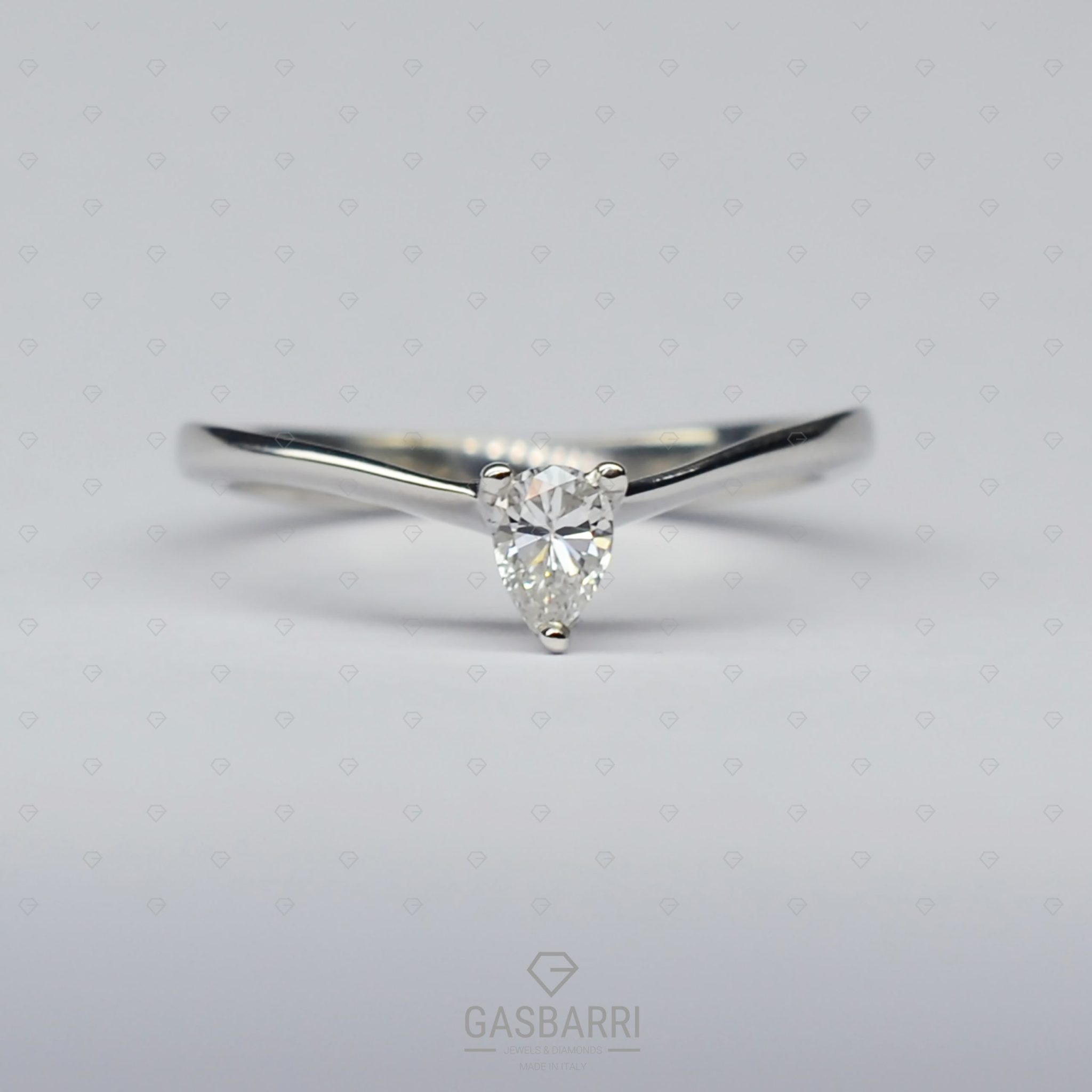 anello-solitario-diamante-a-goccia-1