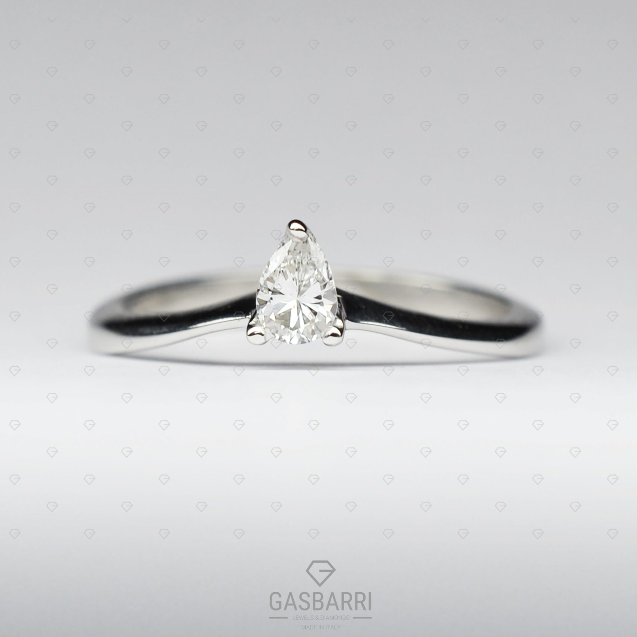 anello-solitario-diamante-a-goccia-2