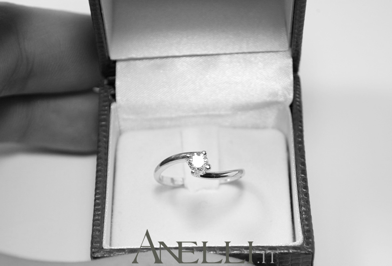 anello-solitario-valentino-0-16-carati-10