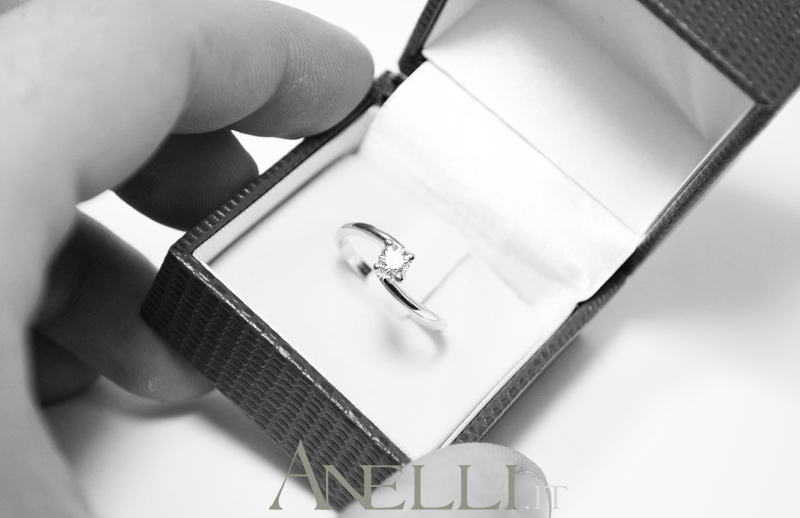 anello-solitario-valentino-0-16-carati-11