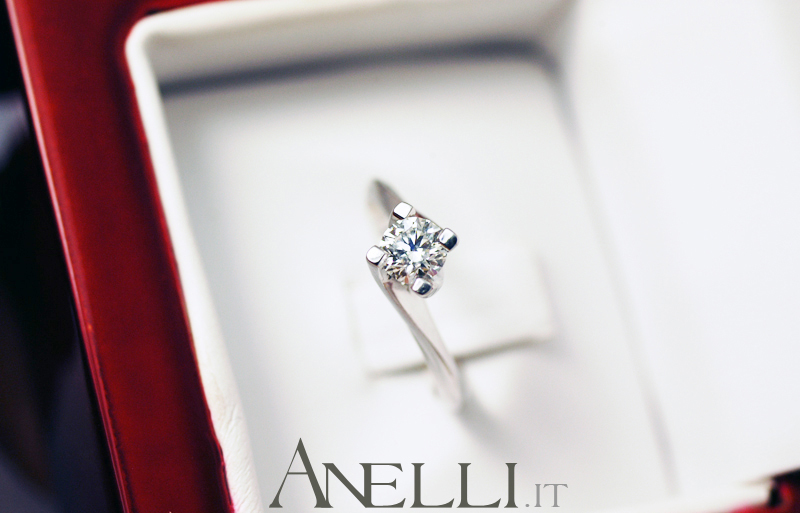 anello-solitario-valentino-0-45-carati-f-vs1-1