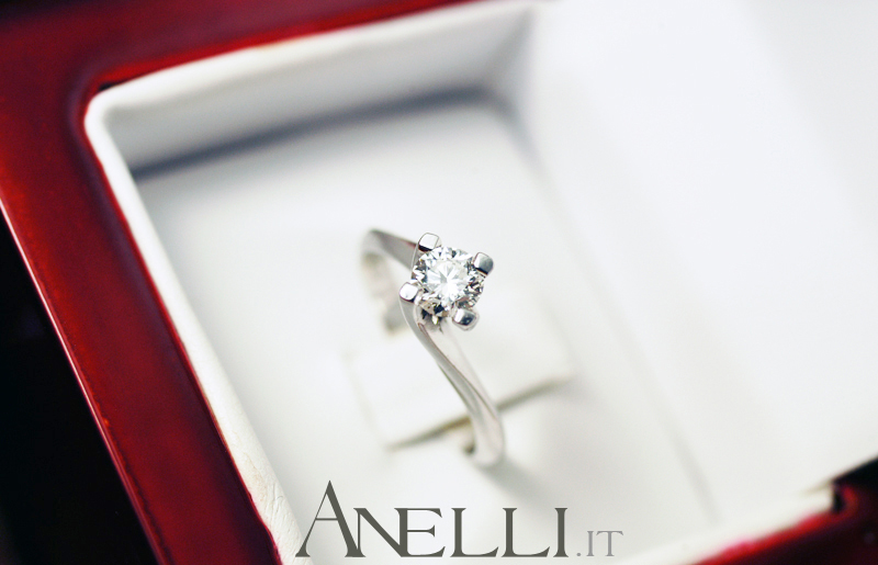 anello-solitario-valentino-0-45-carati-f-vs1-3