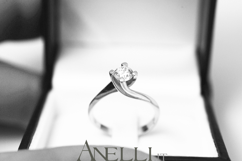 anello-solitario-valentino-0-45-carati-g-color-vs1-1