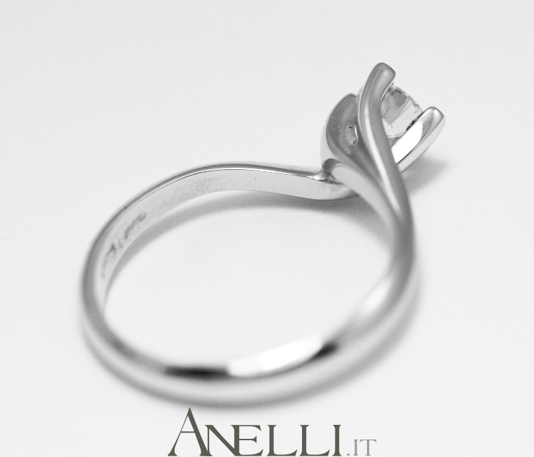 anello-solitario-valentino-0-45-carati-h-vs2-4