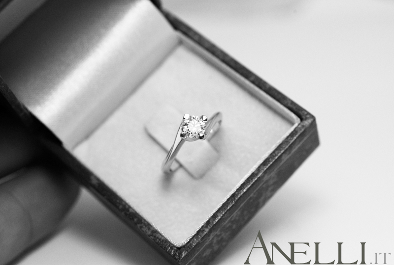 anello-solitario-valentino-0-45-carati-h-vs2-6