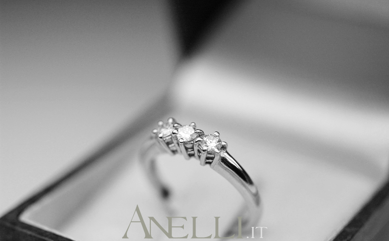 anello-trilogy-0-12-carati-colore-f-purezza-massima-1