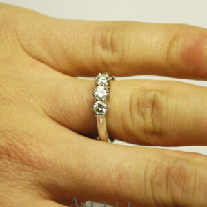 anello-trilogy-0-30-carati-f-vs1-1