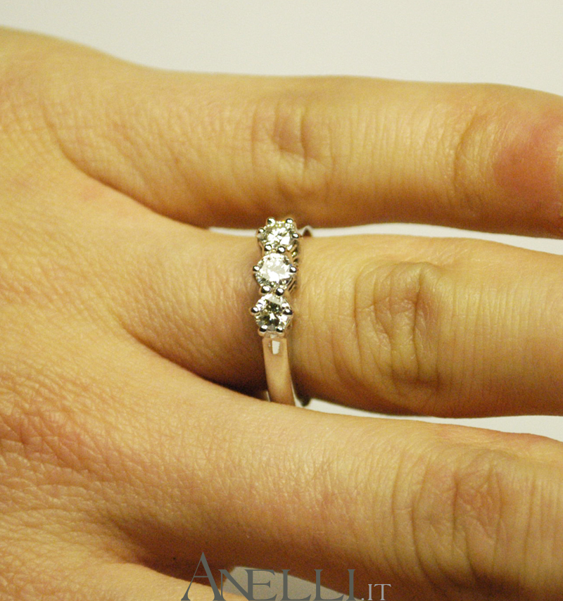anello-trilogy-0-30-carati-f-vs1-1